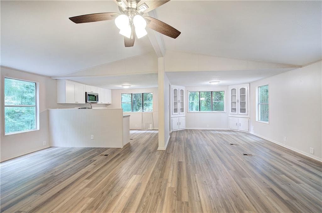 3 bedroom, 2 bathroom, 1,200 sq ft single family residence for sale at 5160 E Holiday Court, Acworth, GA 30102 — photo 4