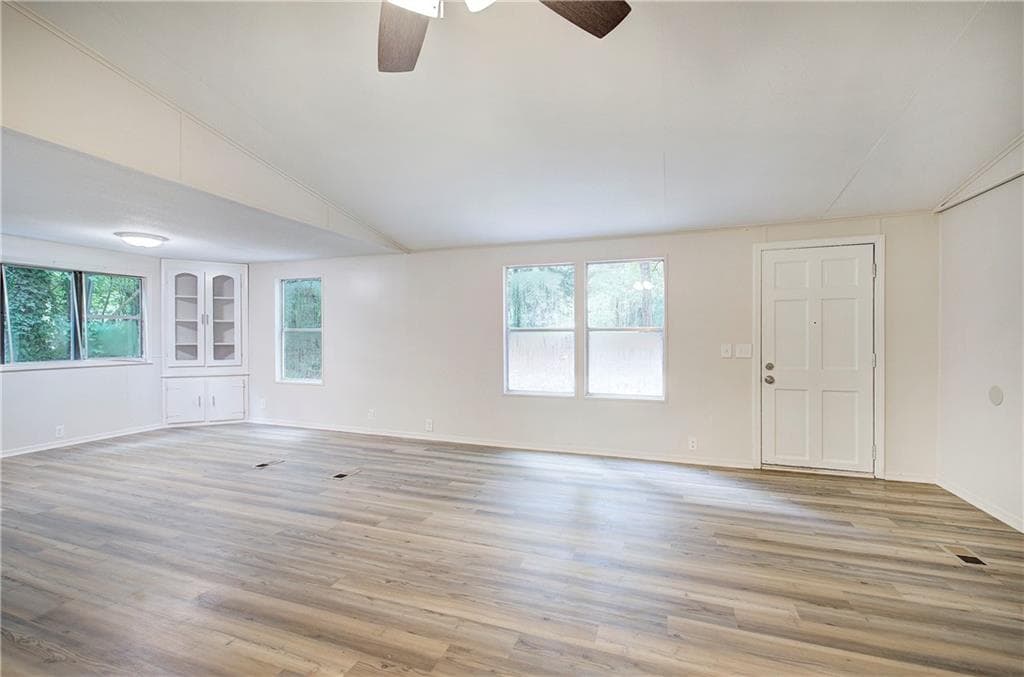 3 bedroom, 2 bathroom, 1,200 sq ft single family residence for sale at 5160 E Holiday Court, Acworth, GA 30102 — photo 5