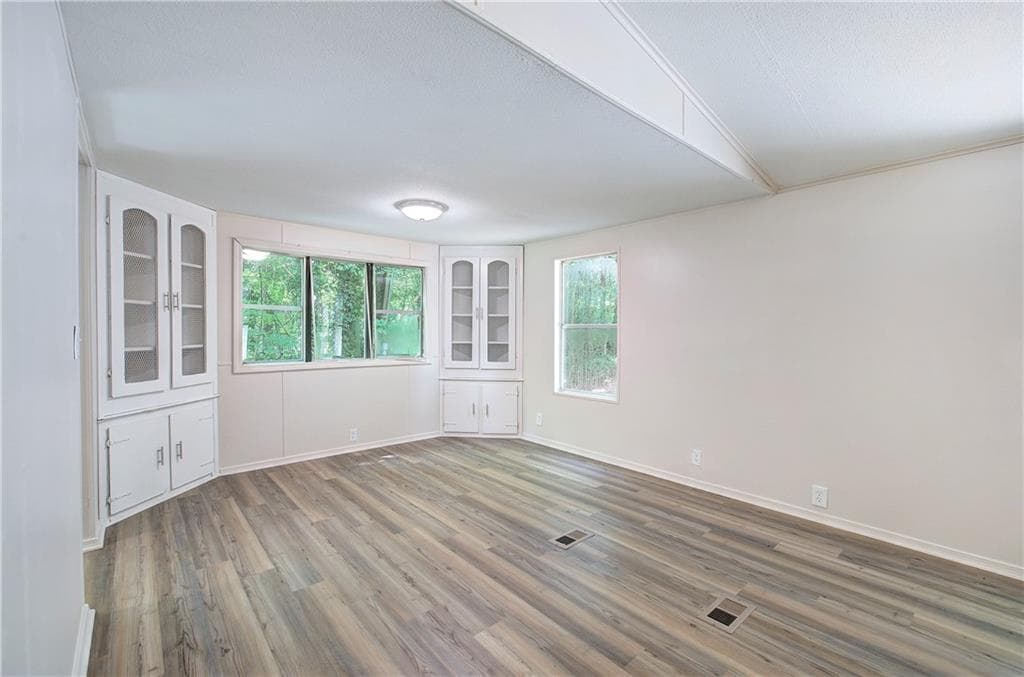 3 bedroom, 2 bathroom, 1,200 sq ft single family residence for sale at 5160 E Holiday Court, Acworth, GA 30102 — photo 8