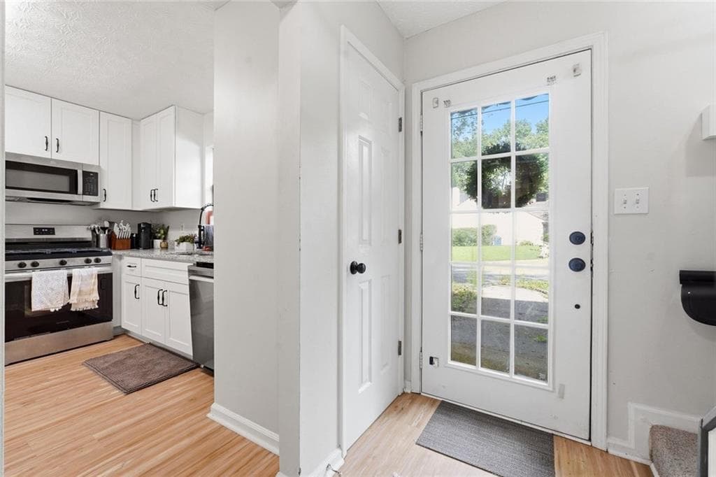 2 bedroom, 3 bathroom, 1,280 sq ft townhouse for rent at 1070 Travelers Trail, Kennesaw, GA 30144 for $1,800 a month — photo 3