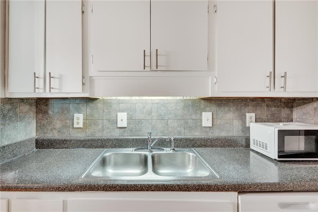 2 bedroom, 2 bathroom, 1,060 sq ft condominium for sale at 1516 Wingate Way, Sandy Springs, GA 30350 — photo 9