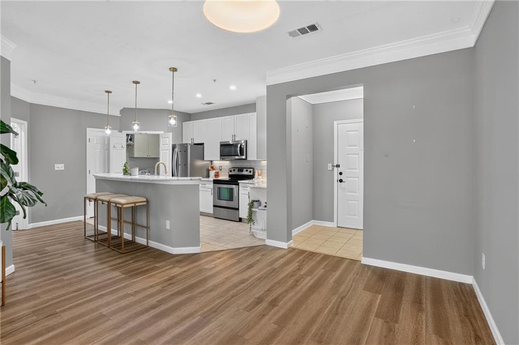2 bedroom, 1 bathroom, 1,080 sq ft condominium for sale at 400 17th Street 2312, Atlanta, GA 30363 — photo 6