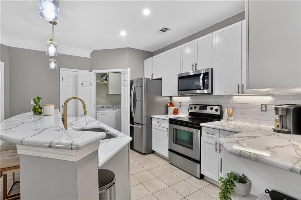 2 bedroom, 1 bathroom, 1,080 sq ft condominium for sale at 400 17th Street 2312, Atlanta, GA 30363 — photo 7