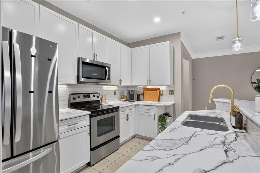 2 bedroom, 1 bathroom, 1,080 sq ft condominium for sale at 400 17th Street 2312, Atlanta, GA 30363 — photo 8