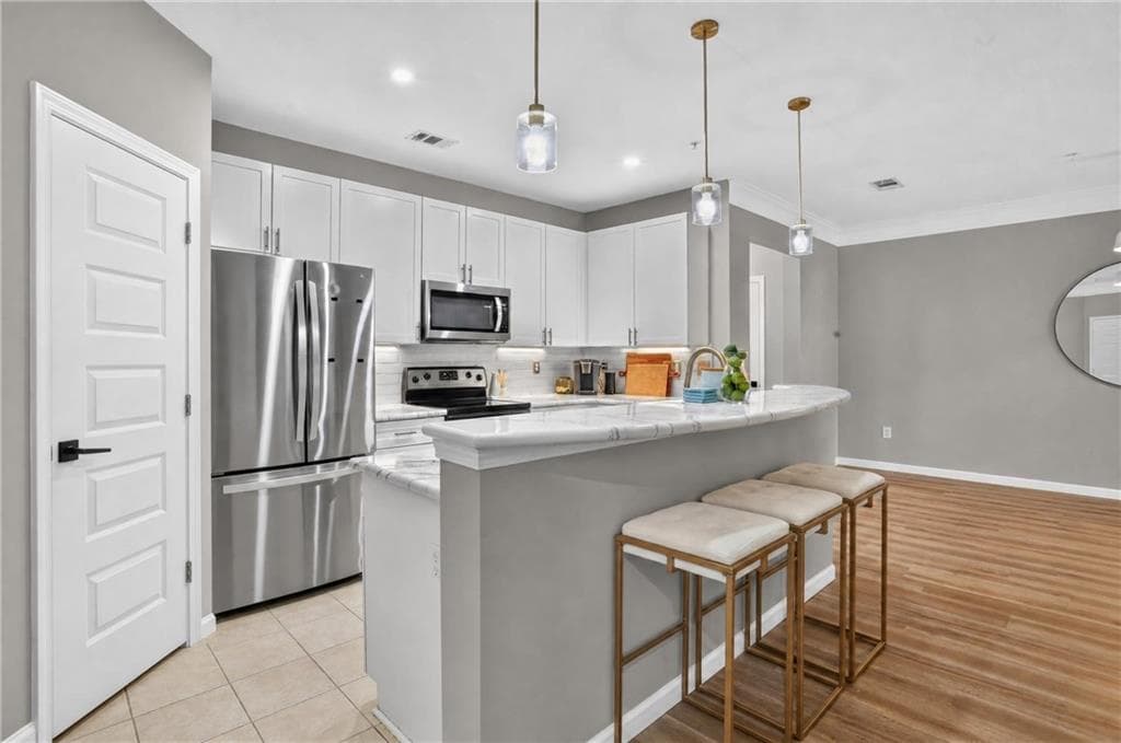 2 bedroom, 1 bathroom, 1,080 sq ft condominium for sale at 400 17th Street 2312, Atlanta, GA 30363 — photo 9