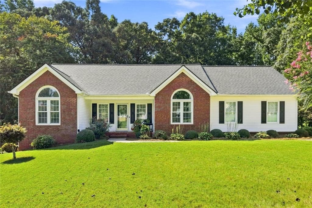 3 bedroom, 2 bathroom, 2,236 sq ft single family residence under contract at 4575 Summerset Drive, Gainesville, GA 30507