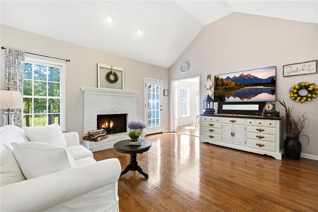 3 bedroom, 2 bathroom, 2,236 sq ft single family residence under contract at 4575 Summerset Drive, Gainesville, GA 30507 — photo 7