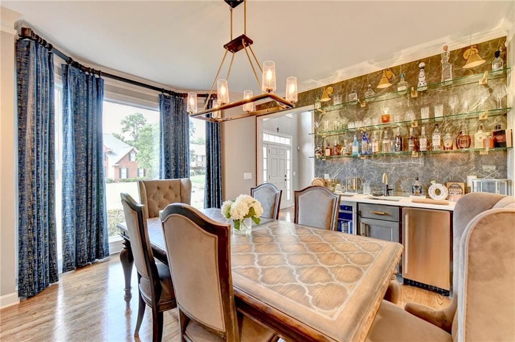 5 bedroom, 4 bathroom, 3,571 sq ft single family residence under contract at 2642 Dunmoore Drive, Snellville, GA 30078 — photo 4