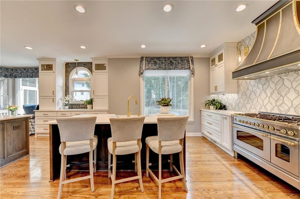 5 bedroom, 4 bathroom, 3,571 sq ft single family residence under contract at 2642 Dunmoore Drive, Snellville, GA 30078 — photo 7