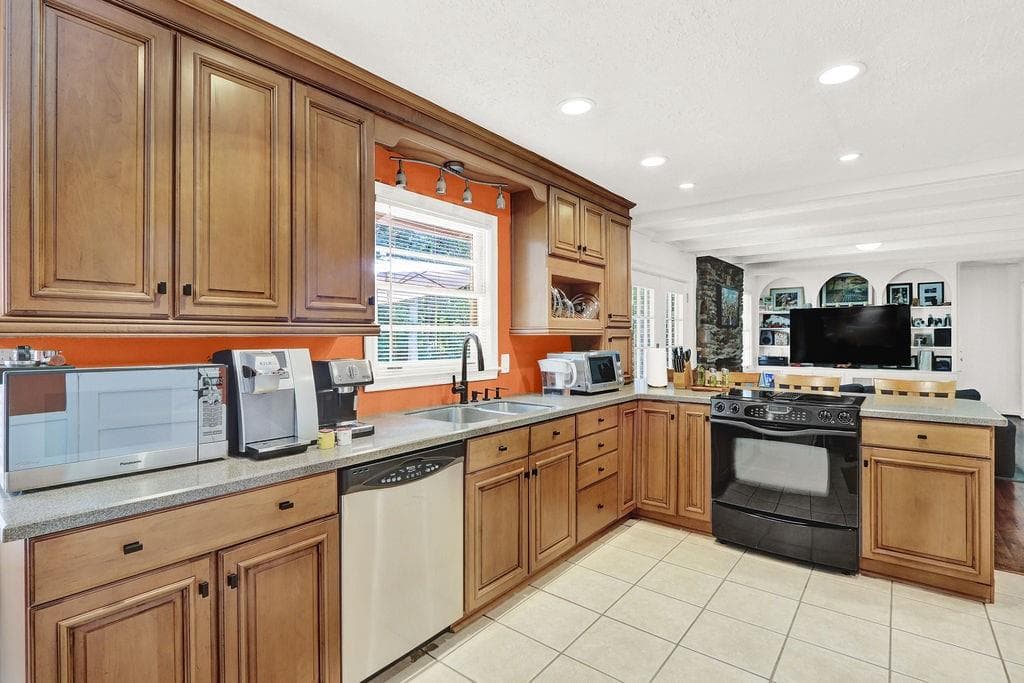 3 bedroom, 3 bathroom, 2,982 sq ft single family residence for sale at 5428 Smoke Rise Drive, Stone Mountain, GA 30087 — photo 8