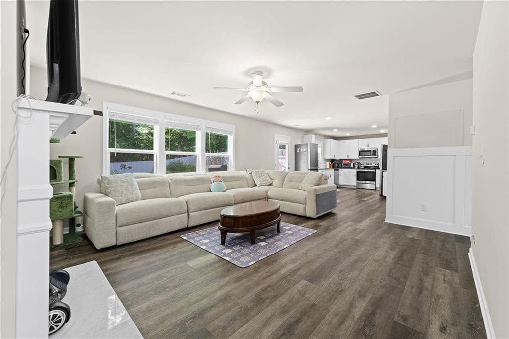 5 bedroom, 3 bathroom, 2,661 sq ft single family residence for sale at 44 Fox Creek Drive, Braselton, GA 30517 — photo 4