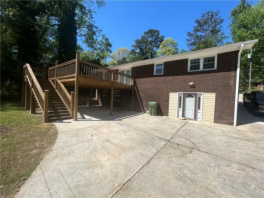 5 bedroom, 2 bathroom, 1,274 sq ft single family residence under contract at 2362 Maxwell Drive, Atlanta, GA 30311 — photo 2
