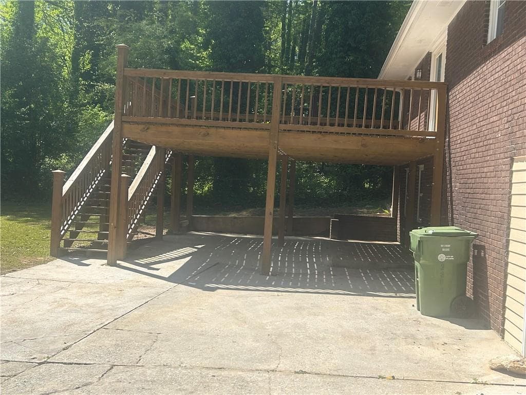 5 bedroom, 2 bathroom, 1,274 sq ft single family residence under contract at 2362 Maxwell Drive, Atlanta, GA 30311 — photo 3