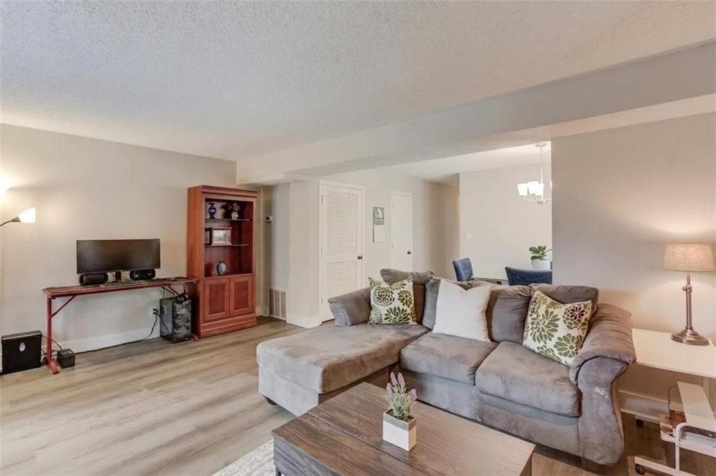 2 bedroom, 3 bathroom, 1,332 sq ft condominium under contract at 5618 Woodmont Boulevard, Peachtree Corners, GA 30092 — photo 8