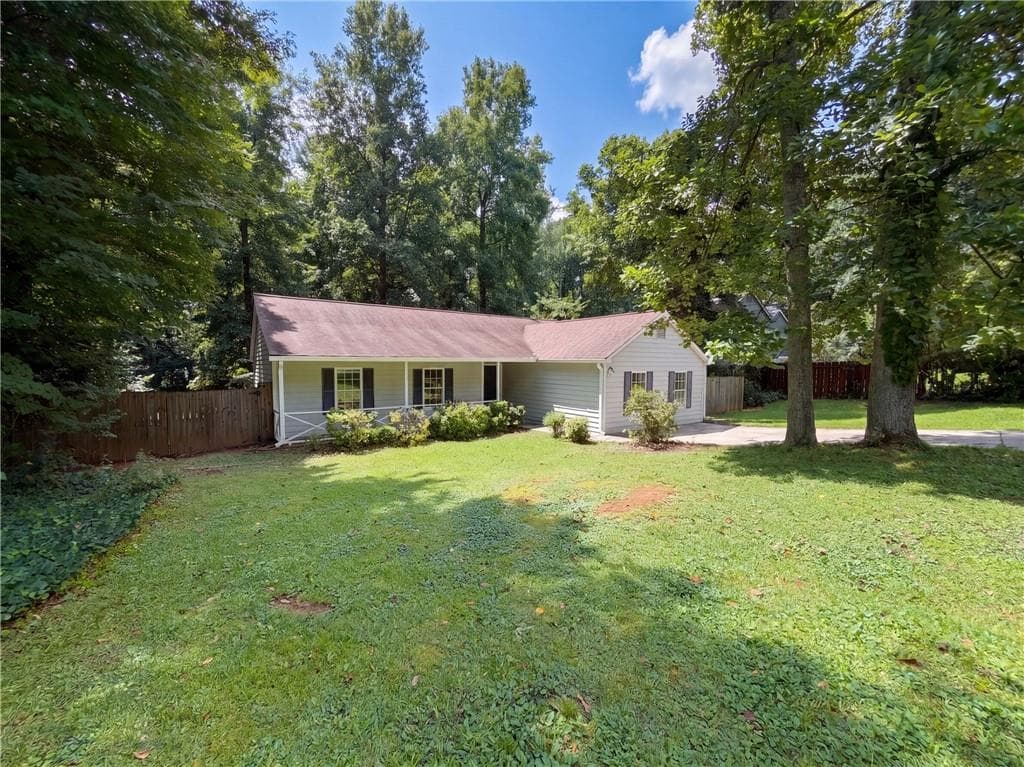 3 bedroom, 2 bathroom, 1,846 sq ft single family residence for sale at 5810 Sailboat Pointe, Acworth, GA 30101 — photo 1 of 29