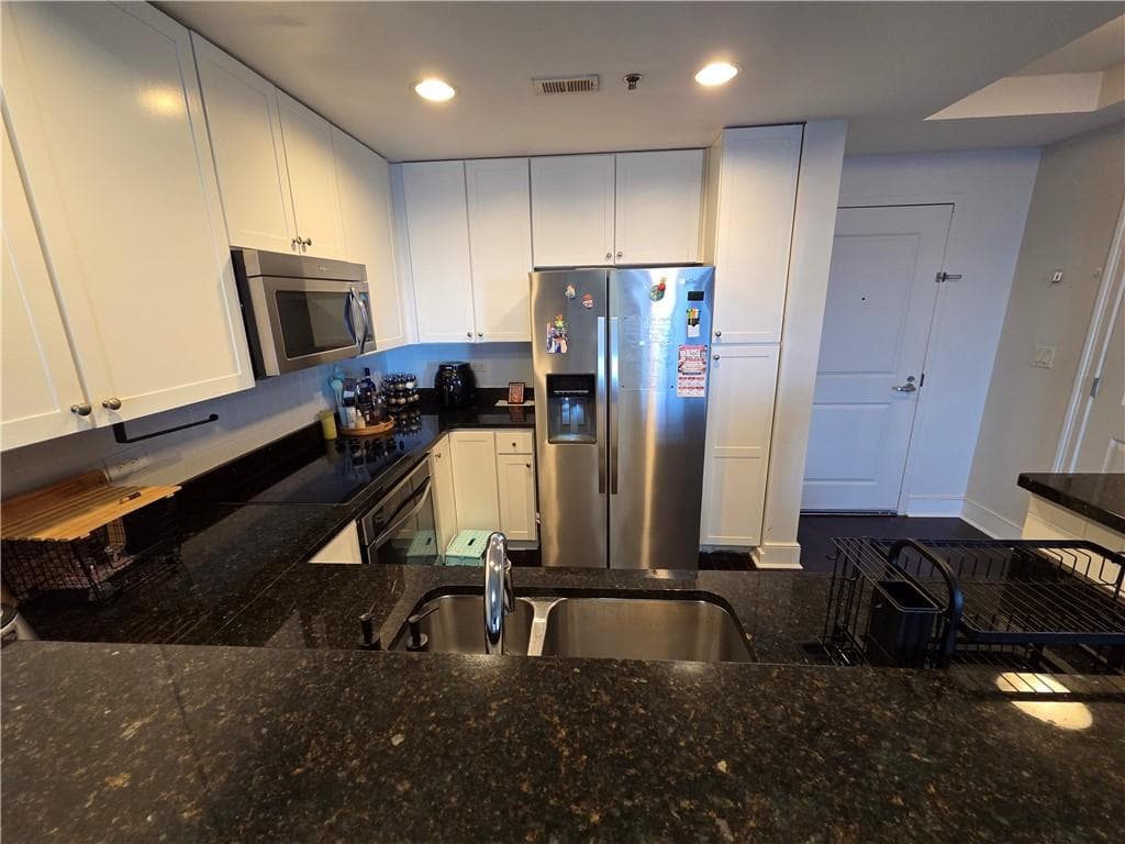 2 bedroom, 2 bathroom, 1,199 sq ft condominium for rent at 285 Centennial Olympic Park Drive 1702, Atlanta, GA 30313 for $2,350 a month — photo 2