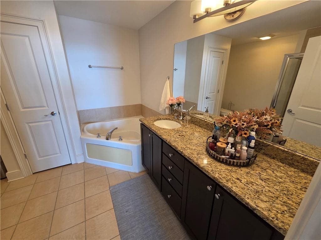 2 bedroom, 2 bathroom, 1,199 sq ft condominium for rent at 285 Centennial Olympic Park Drive 1702, Atlanta, GA 30313 for $2,350 a month — photo 8