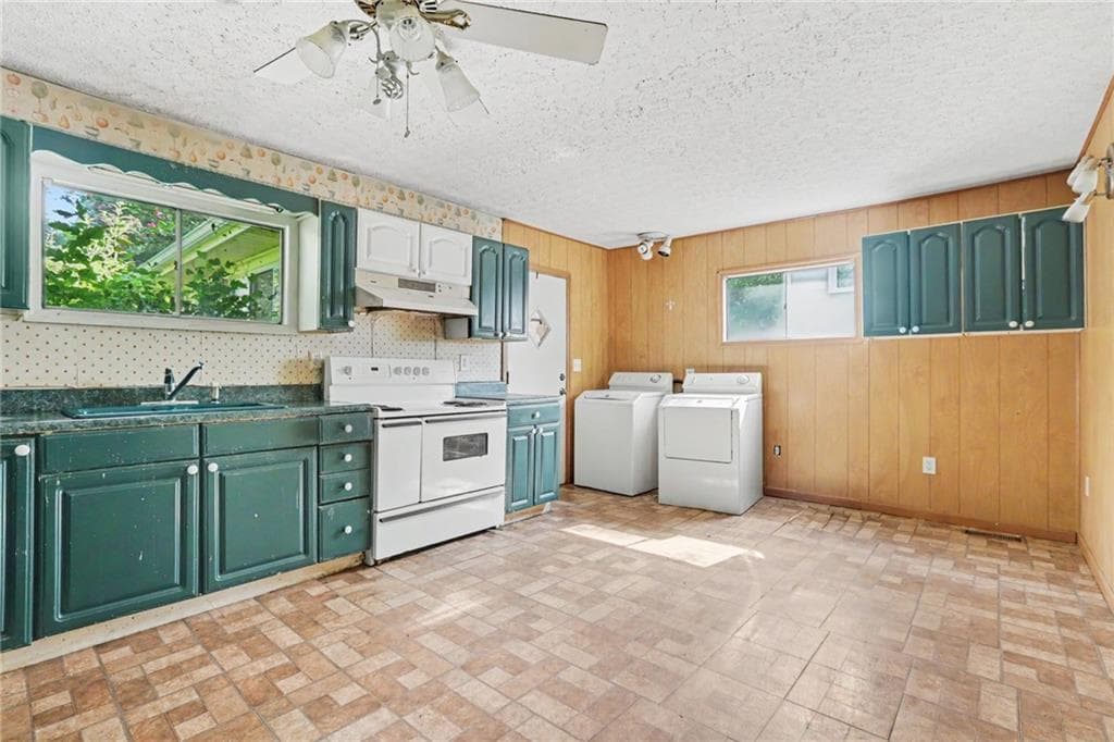 3 bedroom, 3 bathroom, 1,542 sq ft single family residence under contract at 3370 Homera Place, Decatur, GA 30032 — photo 8