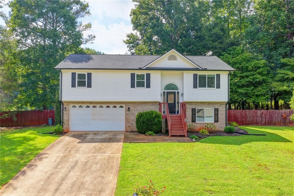 4 bedroom, 3 bathroom, 2,212 sq ft single family residence for sale at 7224 Ironwood Drive, Gainesville, GA 30507