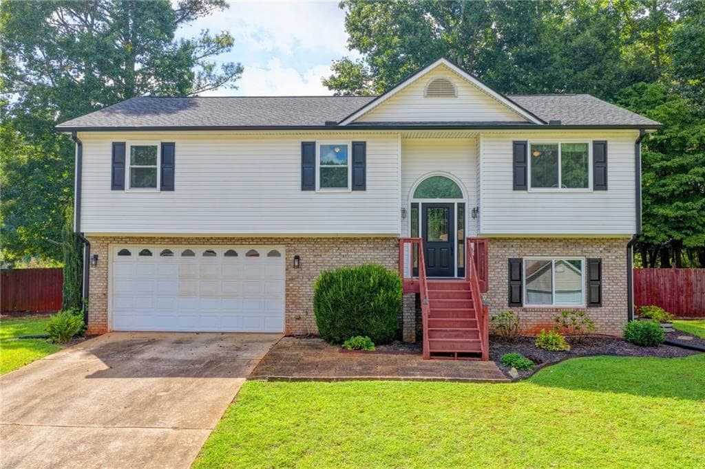 4 bedroom, 3 bathroom, 2,212 sq ft single family residence for sale at 7224 Ironwood Drive, Gainesville, GA 30507 — photo 2