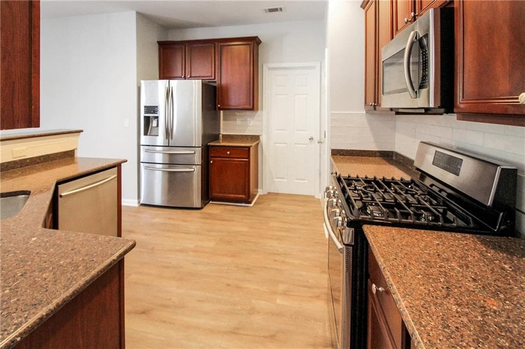 3 bedroom, 3 bathroom, 2,123 sq ft single family residence for rent at 258 Brookcliff Drive, Sugar Hill, GA 30518 for $2,500 a month — photo 6