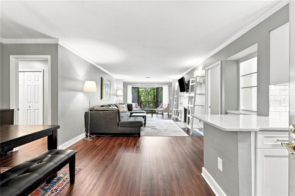 2 bedroom, 2 bathroom, 1,249 sq ft condominium for sale at 4302 Pine Heights Drive, Atlanta, GA 30324 — photo 5