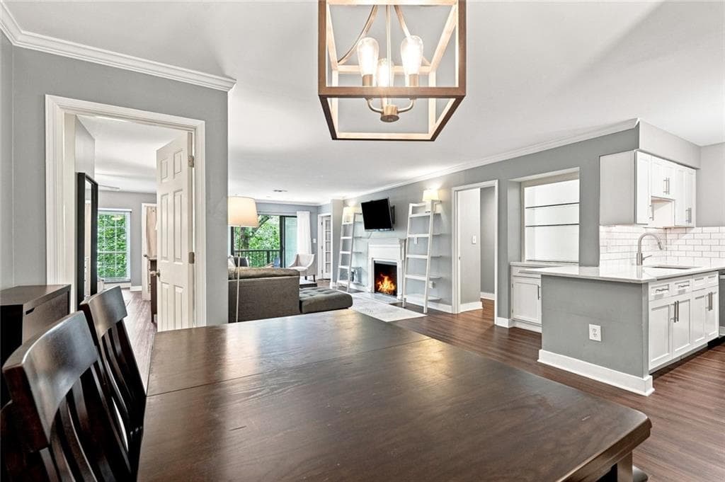 2 bedroom, 2 bathroom, 1,249 sq ft condominium for sale at 4302 Pine Heights Drive, Atlanta, GA 30324 — photo 6