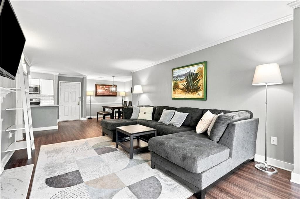 2 bedroom, 2 bathroom, 1,249 sq ft condominium for sale at 4302 Pine Heights Drive, Atlanta, GA 30324 — photo 7