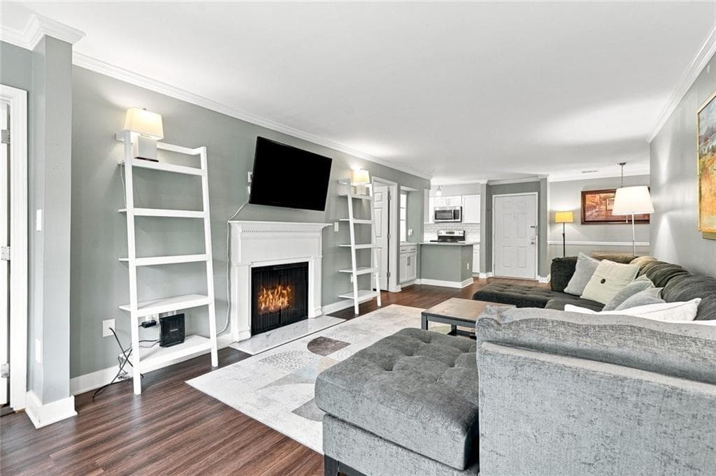 2 bedroom, 2 bathroom, 1,249 sq ft condominium for sale at 4302 Pine Heights Drive, Atlanta, GA 30324 — photo 8