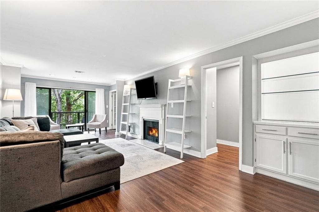 2 bedroom, 2 bathroom, 1,249 sq ft condominium for sale at 4302 Pine Heights Drive, Atlanta, GA 30324 — photo 9