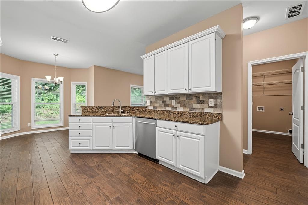 4 bedroom, 3 bathroom, 2,845 sq ft single family residence for sale at 1730 Saint Julian Street, Suwanee, GA 30024 — photo 7