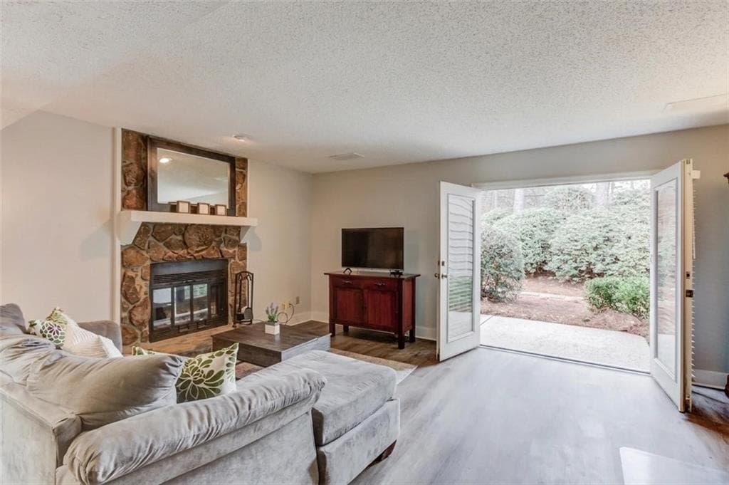 2 bedroom, 3 bathroom, 1,332 sq ft condominium under contract at 5618 Woodmont Boulevard, Peachtree Corners, GA 30092 — photo 7