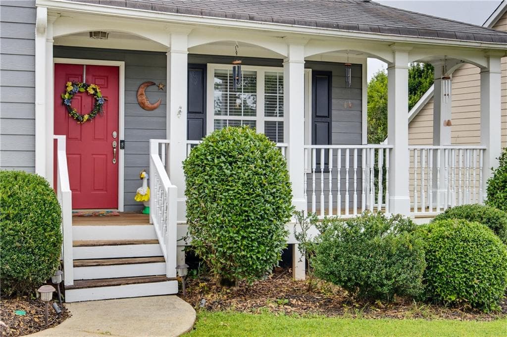 4 bedroom, 3 bathroom, 2,275 sq ft single family residence for sale at 3963 Pocono Way, Marietta, GA 30064 — photo 2