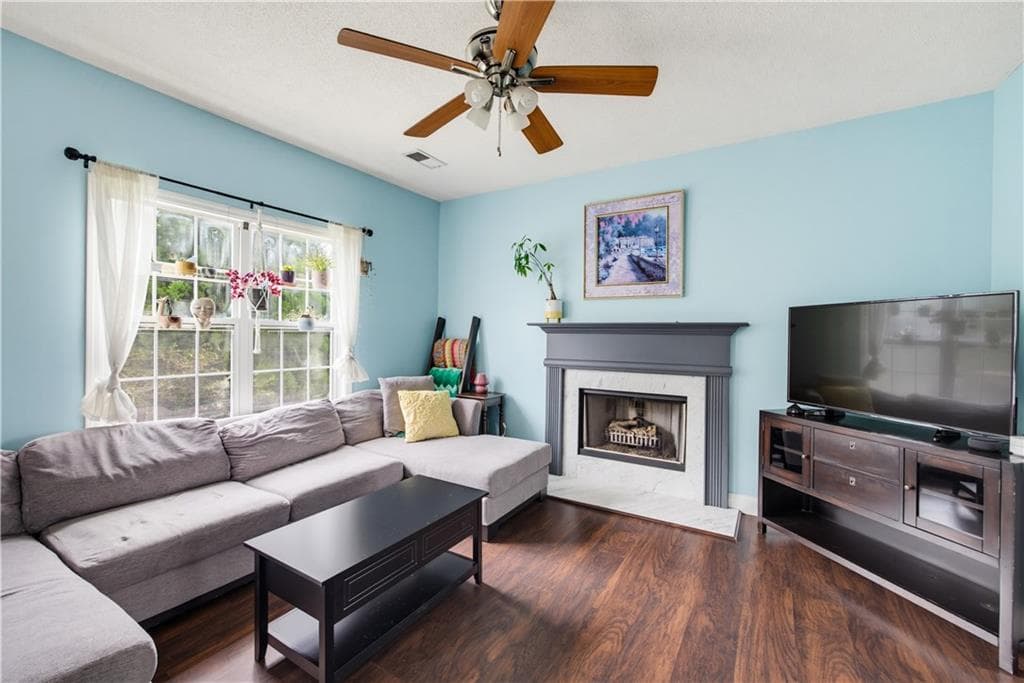 4 bedroom, 3 bathroom, 2,275 sq ft single family residence for sale at 3963 Pocono Way, Marietta, GA 30064 — photo 8