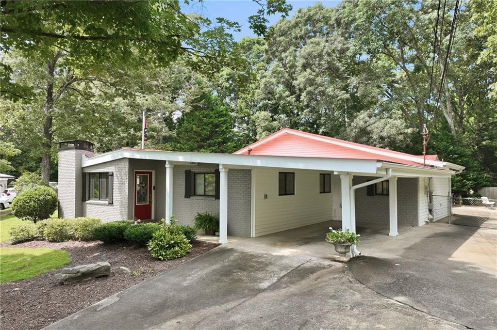3 bedroom, 2 bathroom, 1,531 sq ft single family residence for sale at 3532 Wesley Drive, Gainesville, GA 30506 — photo 2
