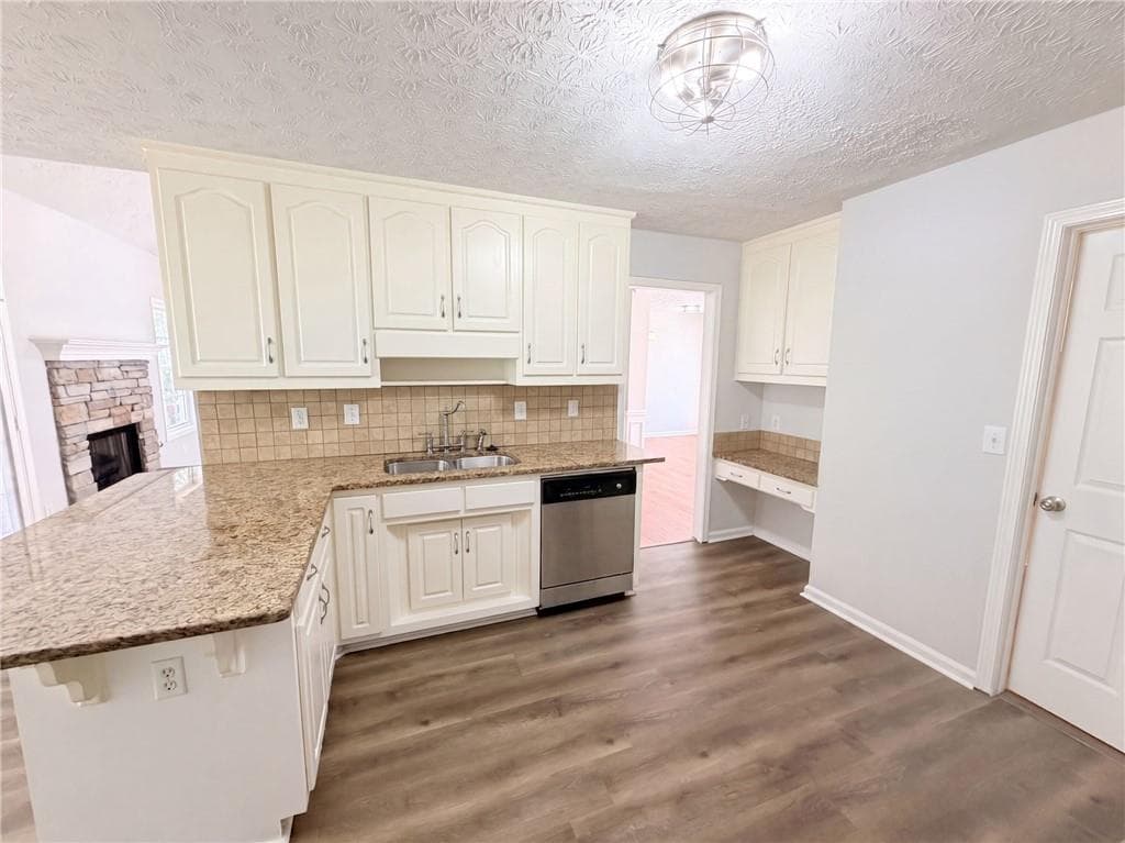 5 bedroom, 4 bathroom, 3,267 sq ft single family residence for sale at 1396 Bramlett Forest Court, Lawrenceville, GA 30045 — photo 2