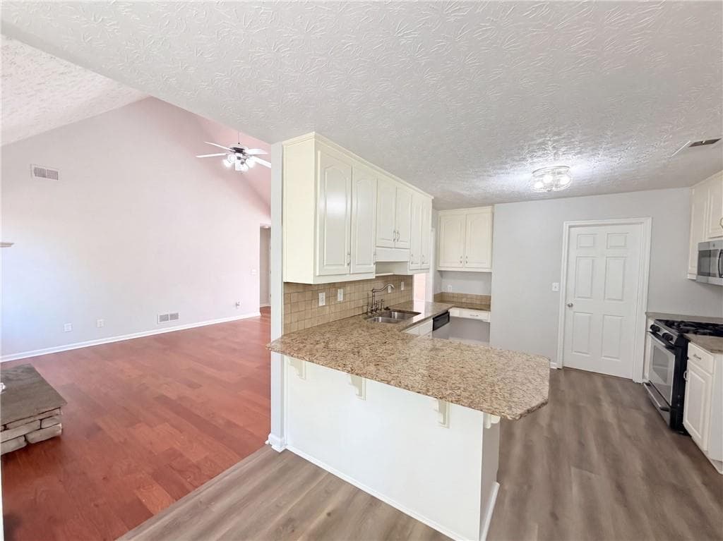 5 bedroom, 4 bathroom, 3,267 sq ft single family residence for sale at 1396 Bramlett Forest Court, Lawrenceville, GA 30045 — photo 7