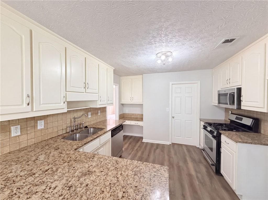5 bedroom, 4 bathroom, 3,267 sq ft single family residence for sale at 1396 Bramlett Forest Court, Lawrenceville, GA 30045 — photo 8