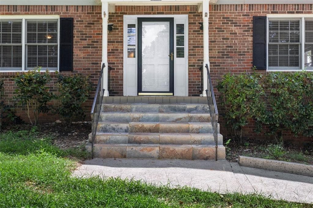 4 bedroom, 3 bathroom, 3,395 sq ft single family residence for sale at 3722 Southgate Drive, Lilburn, GA 30047 — photo 4