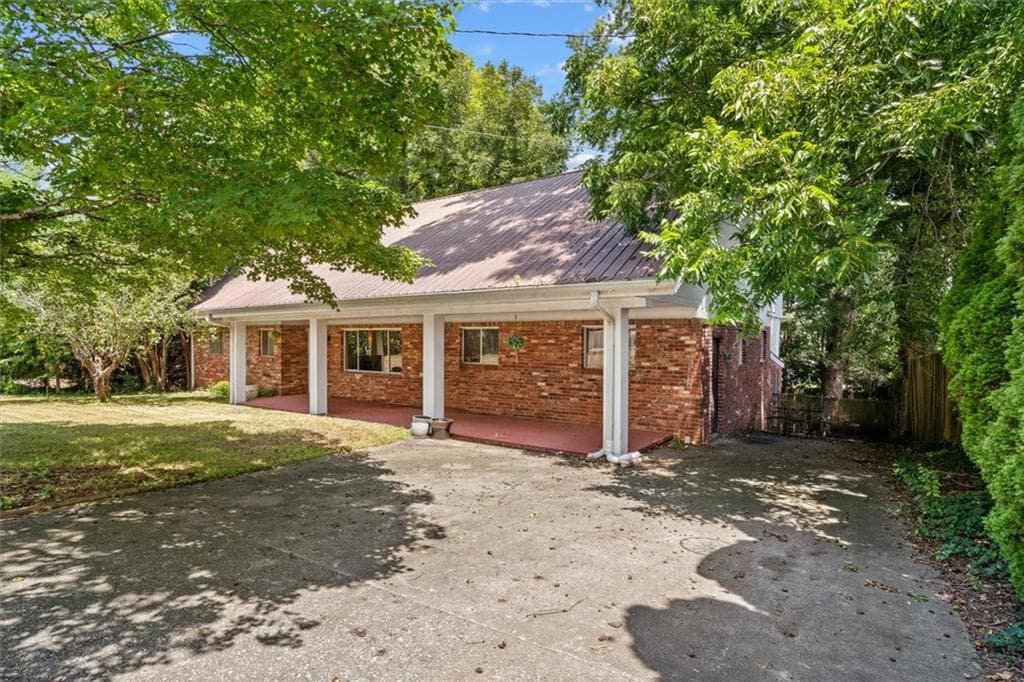 4 bedroom, 3 bathroom, 3,408 sq ft single family residence for sale at 1301 Rio Vista Drive, Dalton, GA 30720 — photo 2