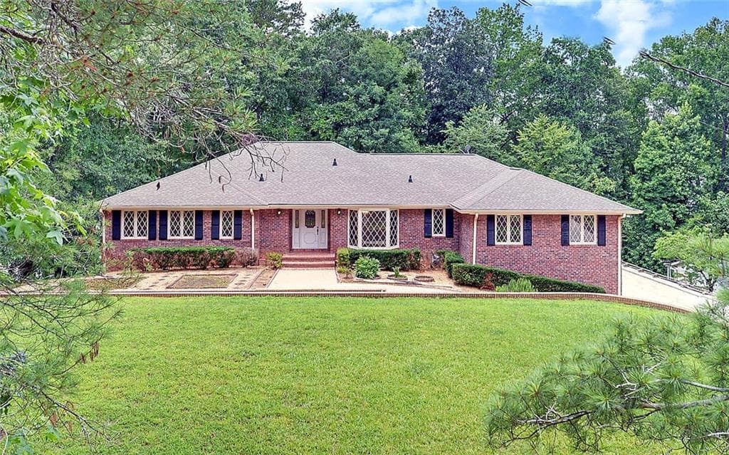3 bedroom, 4 bathroom, 3,424 sq ft single family residence for sale at 4521 Shoreline Drive, Gainesville, GA 30506 — photo 6