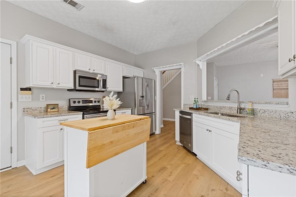 3 bedroom, 4 bathroom, 2,758 sq ft single family residence for sale at 1755 Patrick Mill Place, Buford, GA 30518 — photo 4