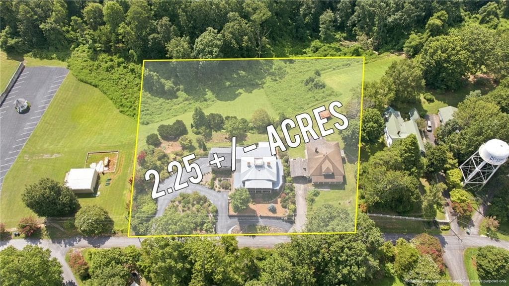 3 bedroom, 2 bathroom, 4,680 sq ft single family residence for sale at 684 Grandview Avenue, Mount Airy, GA 30563 — photo 3
