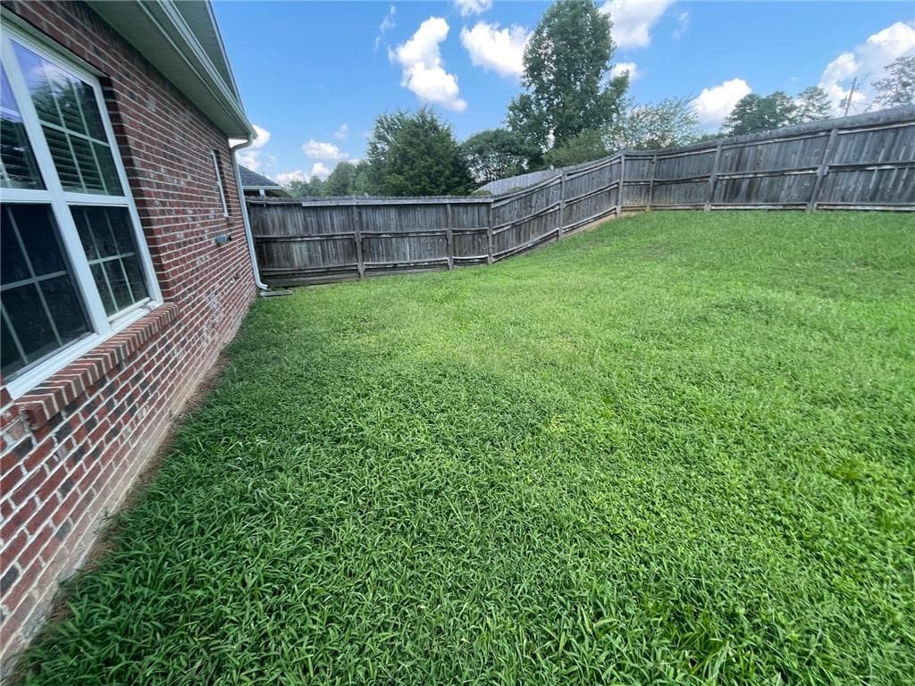 3 bedroom, 2 bathroom, 1,361 sq ft single family residence for sale at 18 Hawk Spring Drive, Rome, GA 30165 — photo 5
