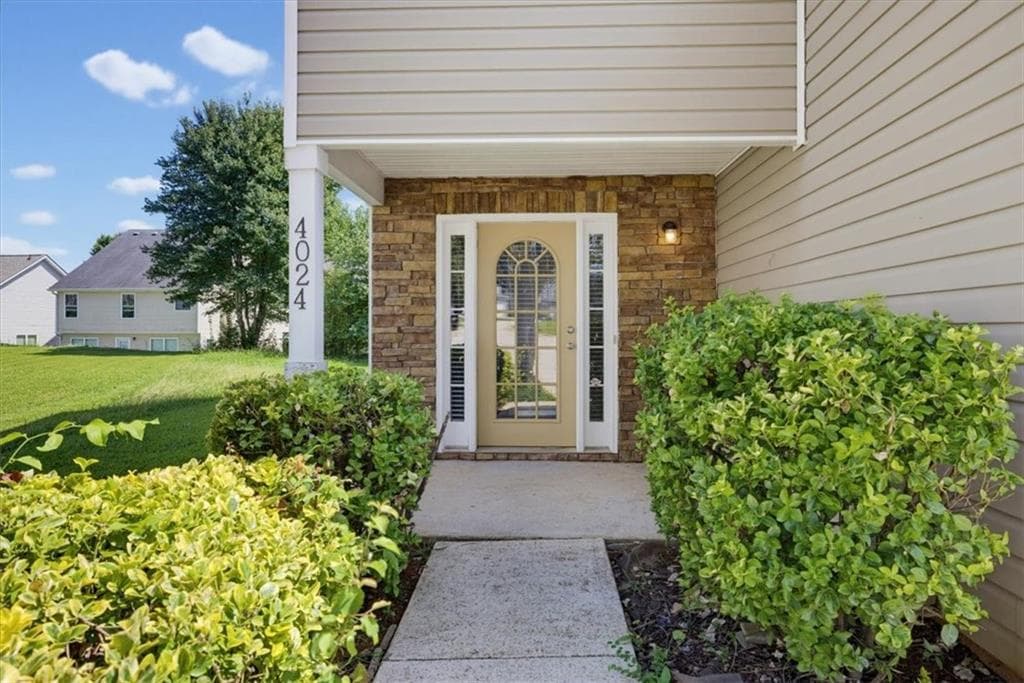3 bedroom, 3 bathroom, 2,290 sq ft single family residence for sale at 4024 Shaded Oasis Lane, Villa Rica, GA 30180 — photo 3