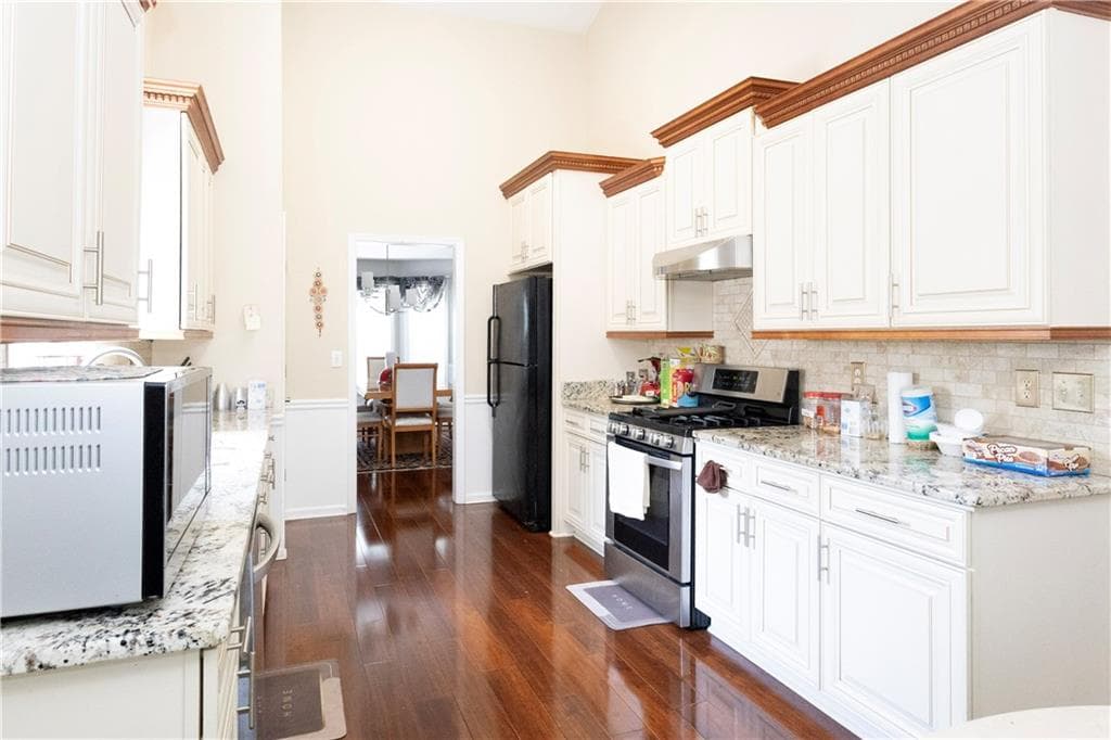 4 bedroom, 3 bathroom, 2,392 sq ft single family residence for rent at 315 Myrtlewood Terrace, Tucker, GA 30084 for $2,550 a month — photo 4