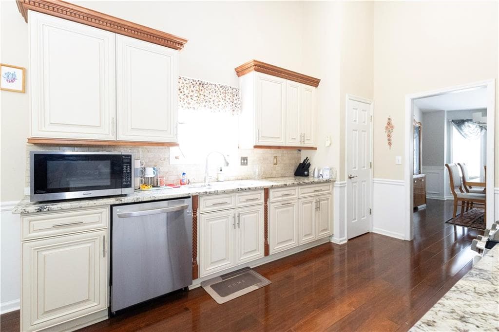 4 bedroom, 3 bathroom, 2,392 sq ft single family residence for rent at 315 Myrtlewood Terrace, Tucker, GA 30084 for $2,550 a month — photo 5