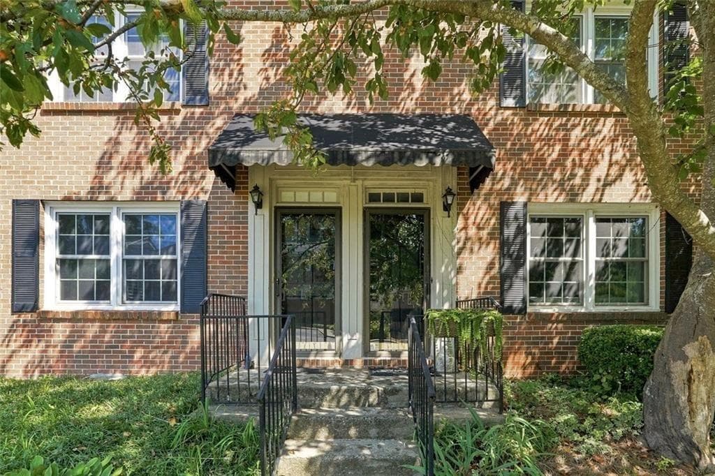 2 bedroom, 3 bathroom, 1,152 sq ft condominium sold at 2367 Henderson Mill Road 7, Atlanta, GA 30345