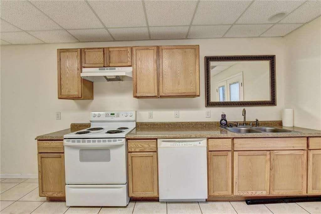 7 bedroom, 5 bathroom, 4,352 sq ft single family residence for sale at 44 Still Water Lane, Jefferson, GA 30549 — photo 7