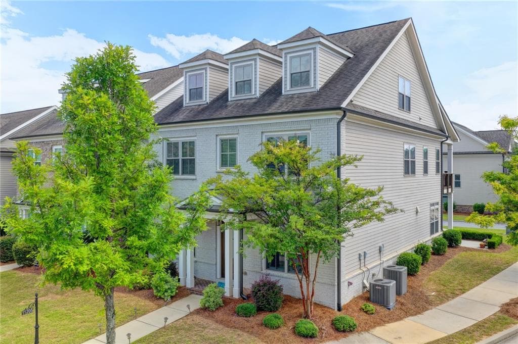 5 bedroom, 5 bathroom, 3,714 sq ft single family residence for sale at 11205 Olbrich Trail, Johns Creek, GA 30097 — photo 2